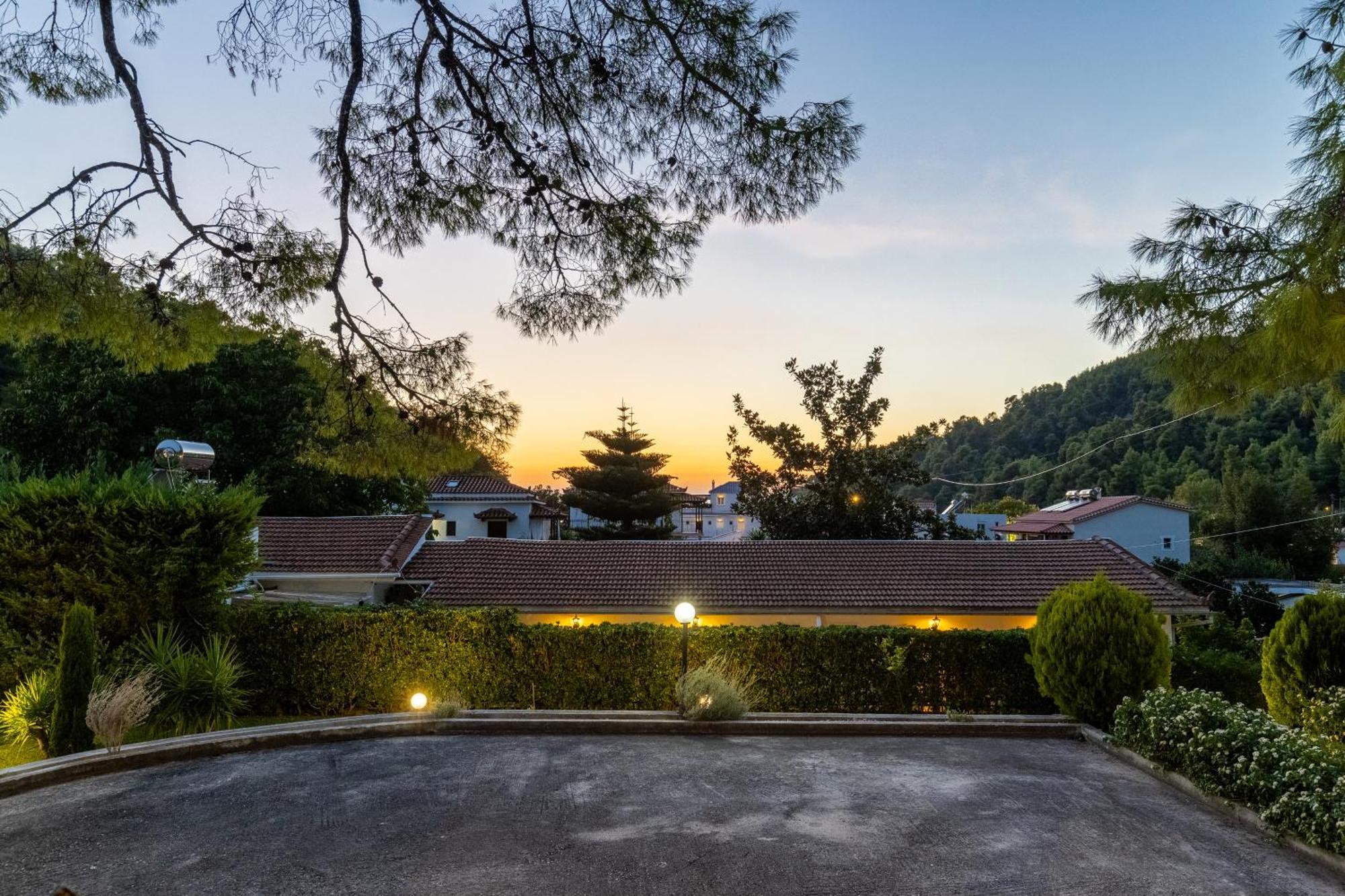 Skopelos Country House Diamantis & Chrisi Agnontas Bagian luar foto
